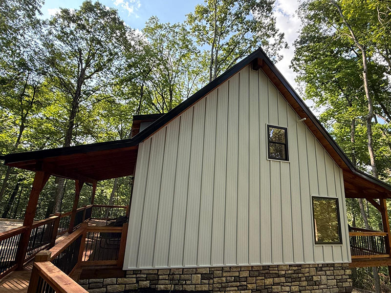 Chapter's End Queen bedroom with soft linens and warm lighting