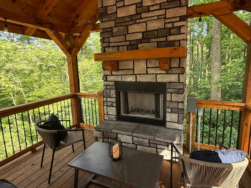 Chapter's End Smart TV, Wifi, reading nook, and board games