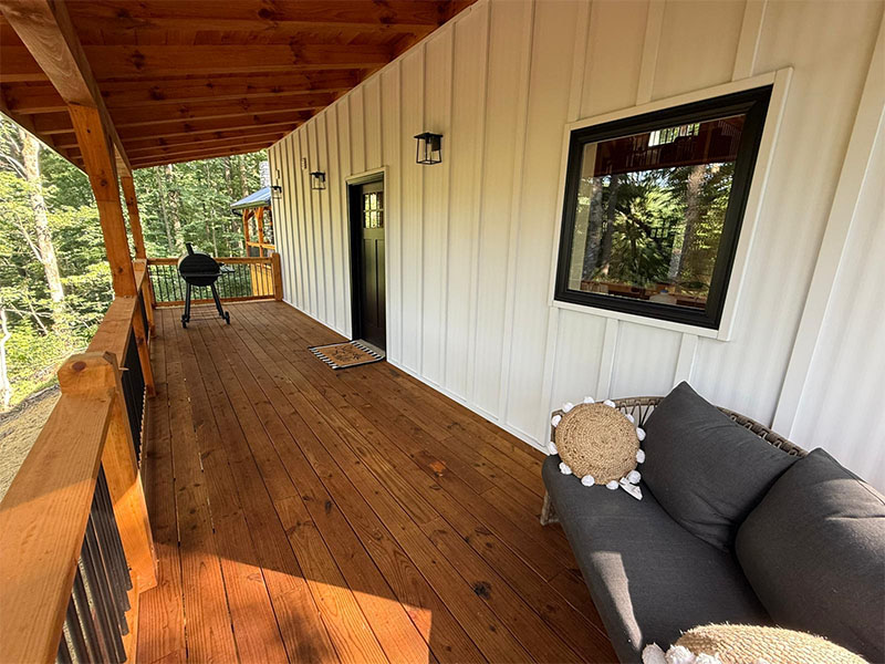 Chapter's End Sleeps up to 4 adults with two queen beds